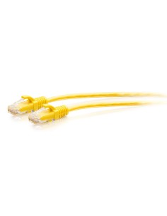 C2G Cable de conexión Ethernet delgado sin apantallar (UTP) con protección antienganche Cat6a de 2,1 m - Amarillo