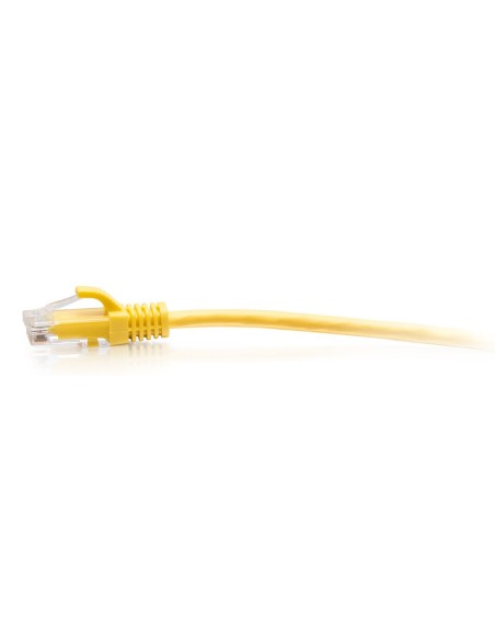 C2G Cable de conexión Ethernet delgado sin apantallar (UTP) con protección antienganche Cat6a de 2,1 m - Amarillo