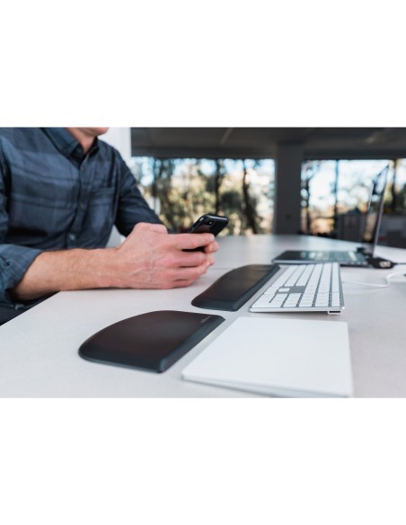 Kensington Reposamuñecas ErgoSoft para teclados finos