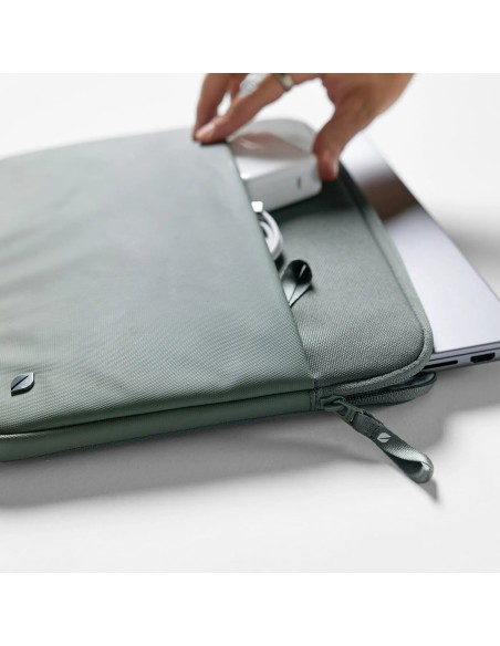 Incase ARC Funda para con ReSpun 100 % poliéster reciclado para portátil de 16 pulgadas (M1-M4, 2021-2024)