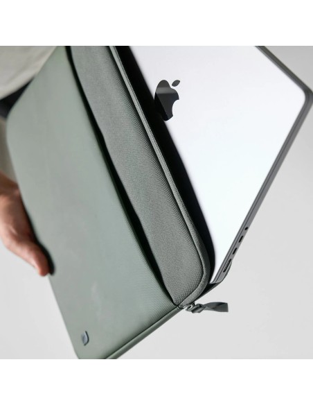 Incase ARC Funda para con ReSpun 100 % poliéster reciclado para portátil de 16 pulgadas (M1-M4, 2021-2024)