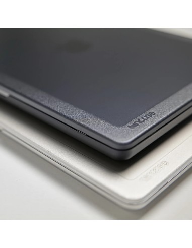 Incase Funda rígida Edge con Makrolon® para MacBook Air de 13 pulgadas (M2 M3, 2022-2024)